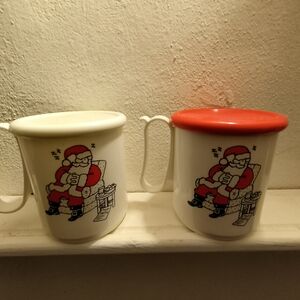 Santa Claus Enamel Mugs with Lids Tupperware 4 1/2 Tall X 5 With Handles